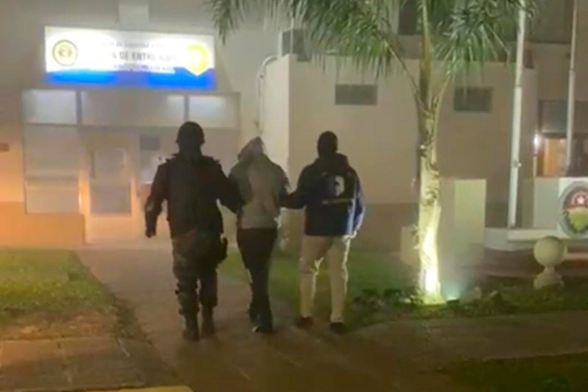 l_1749210905_22242.webp Secuestraron droga, un arma y detuvieron a tres personas por narcomenudeo en Federal