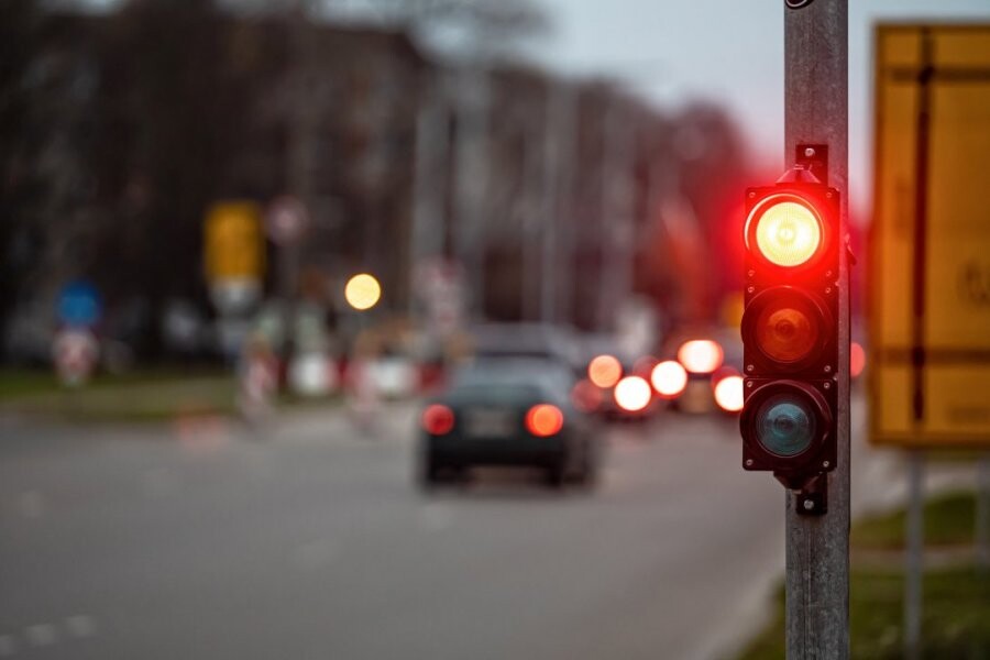 Las infracciones por cruzar en rojo se duplicaron: pasaron de 8.801 a 17.944 en un año