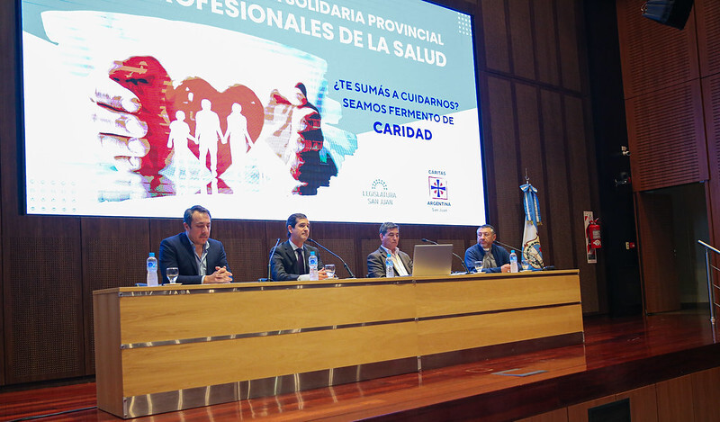 Bajo el lema «¿Te sumas a cuidarnos? Seamos fermento de caridad», fue llevada a cabo la primera Jornada Solidaria Provincial de Profesionales de la Salud en el edificio Anexo de la Legislatura.