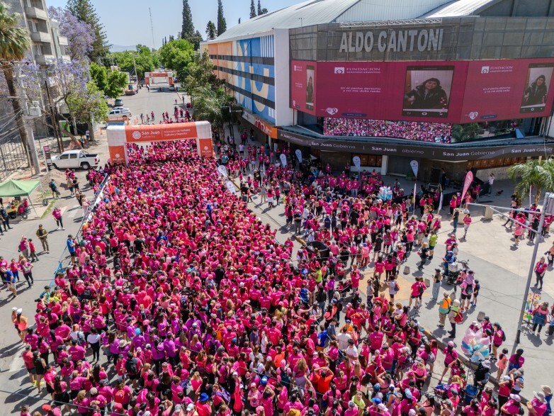 Con la organización y colaboración del Gobierno de San Juan, la Fundación Sanatorio Argentino y Jerárquicos Salud,  realizó la maratón “Juntas contra el cáncer de mama”.