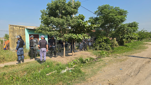 La Policía detuvo a los involucrados que dañaron dos móviles policiales y lesionaron a uniformados