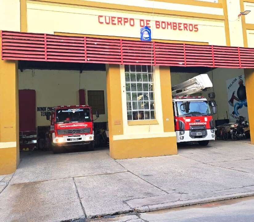 Un bombero salvó la vida de un bebé que cayó a un pozo con agua