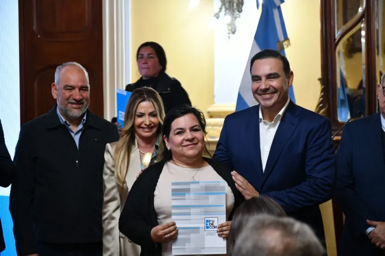 laura.webp Encabezado por Valdés La Provincia entregó microcréditos a emprendedores y anunció nuevas medidas