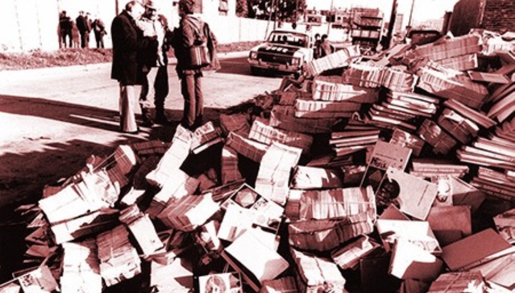 A 50 años del golpe militar en la Argentina, “La quema 1.500.000 de libros.