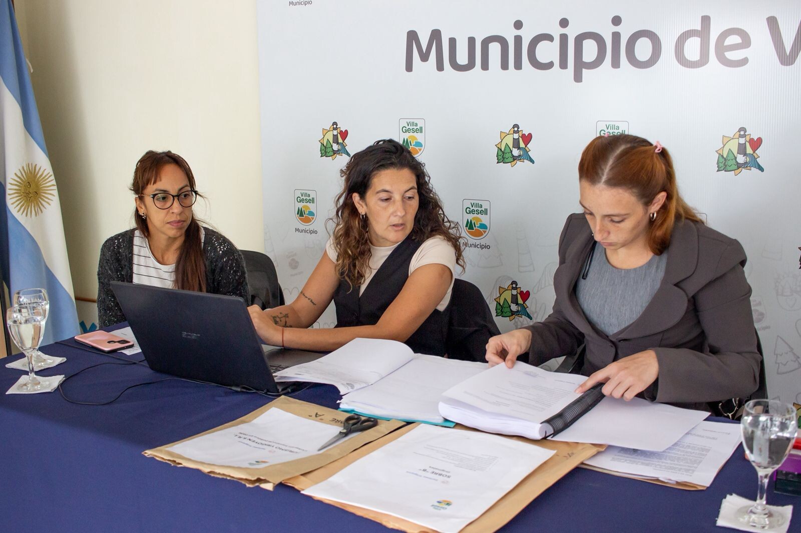La empresa de buses prohijada por un concejal libertario quedó afuera por estar floja de papeles (otra vez)