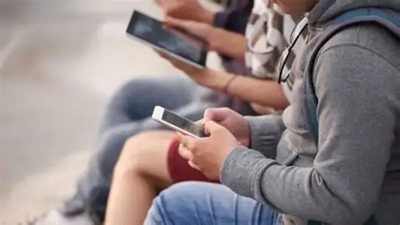 Conmoción y alerta por la difusión de imágenes editadas con IA de alumnas menores desnudas en una escuela de San Justo