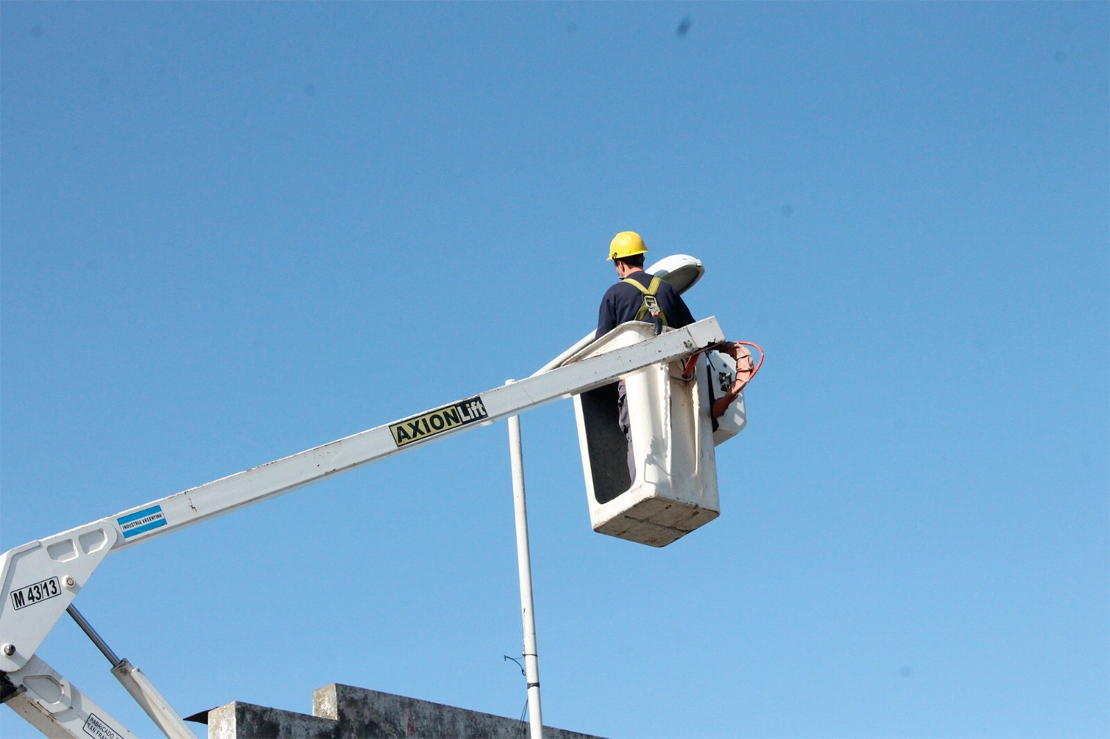 El Municipio y la Usina avanzan con nuevas obras de alumbrado público por más de  millones