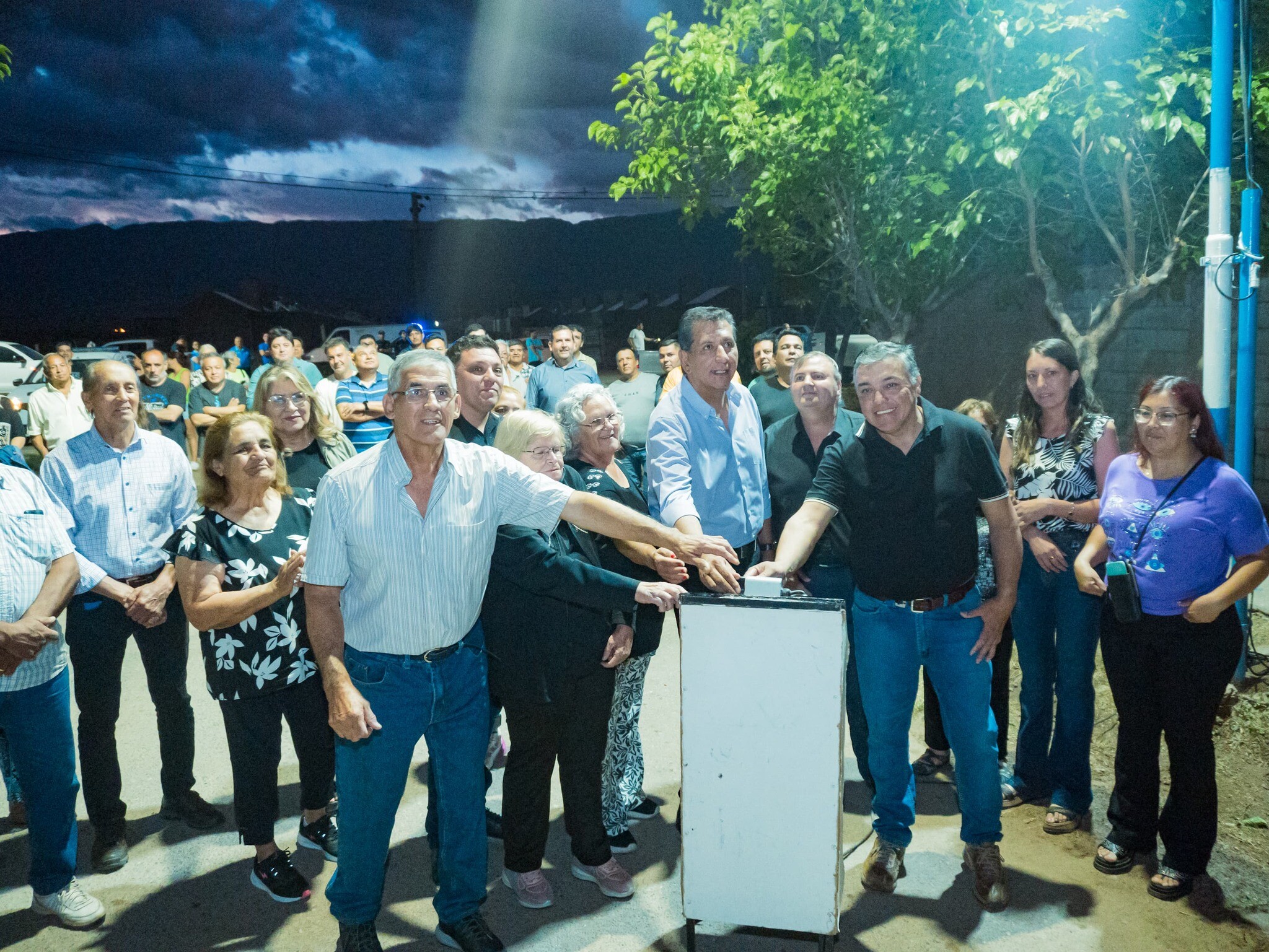 El Municipio de Pocito sigue colocando luminaria LED en distintos sectores del departamento con el objetivo de contribuir a la seguridad de la zona y reducir el consumo energético.