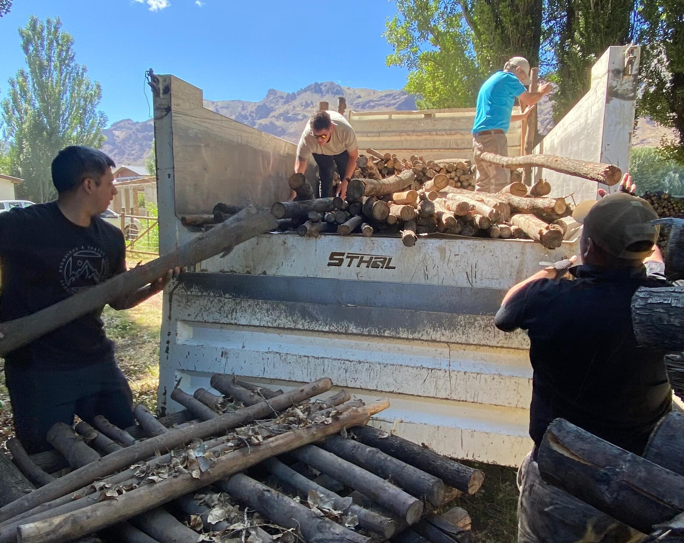 El Gobierno de la Provincia continúa asistiendo a familias de Epuyén afectadas por el incendio