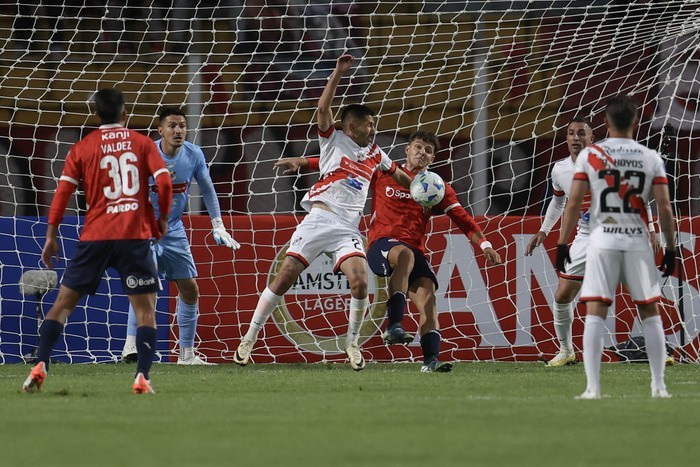 Sudamericana: el Rojo cayó en la altura. Unión, gran triunfo ante Cruzeiro