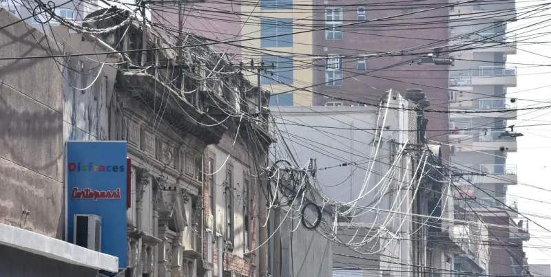 Santa Fe aprobó un plan para ordenar el cableado aéreo y retirar los cables en desuso