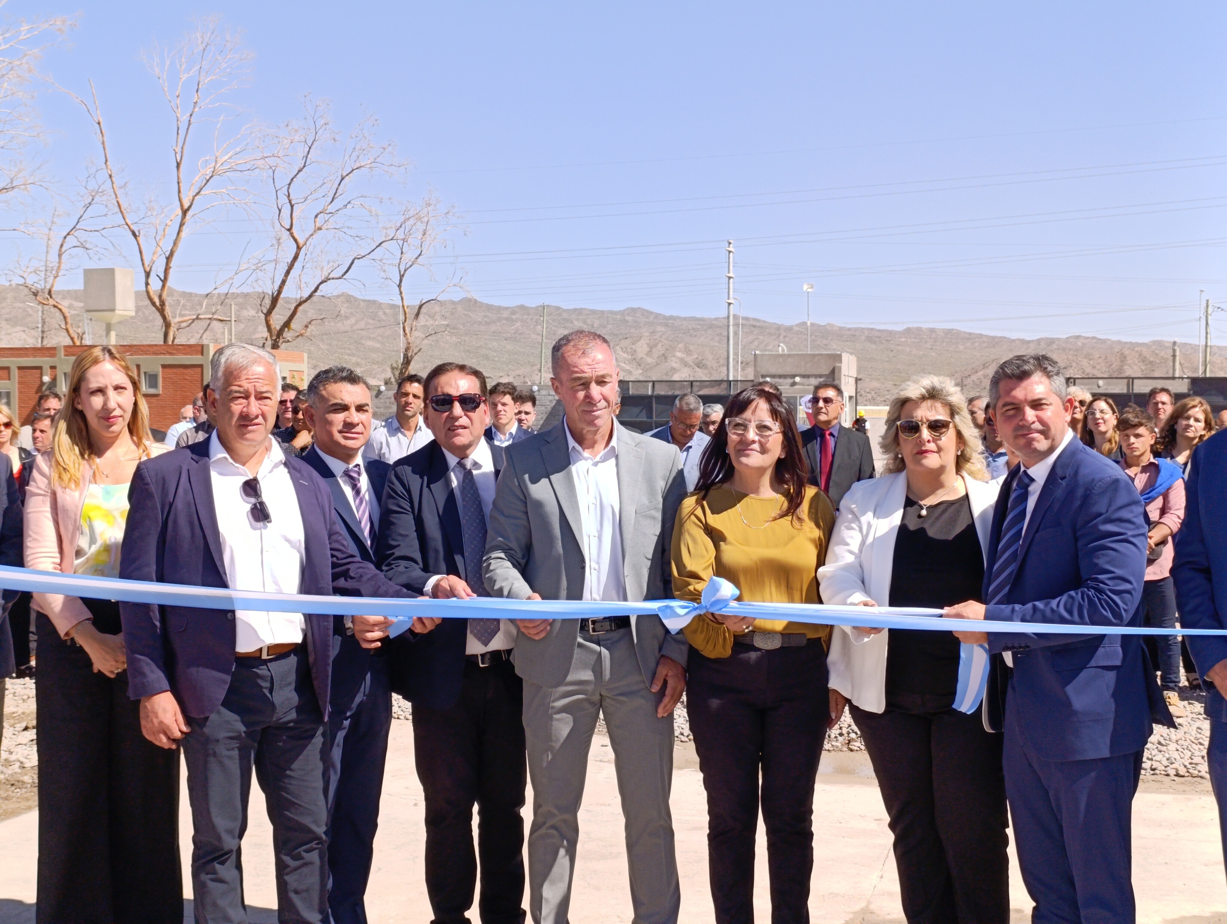 El gobernador de San Juan,Marcelo Orrego participó de la inauguración de una de las plantas de hormigón más moderna de Cuyo