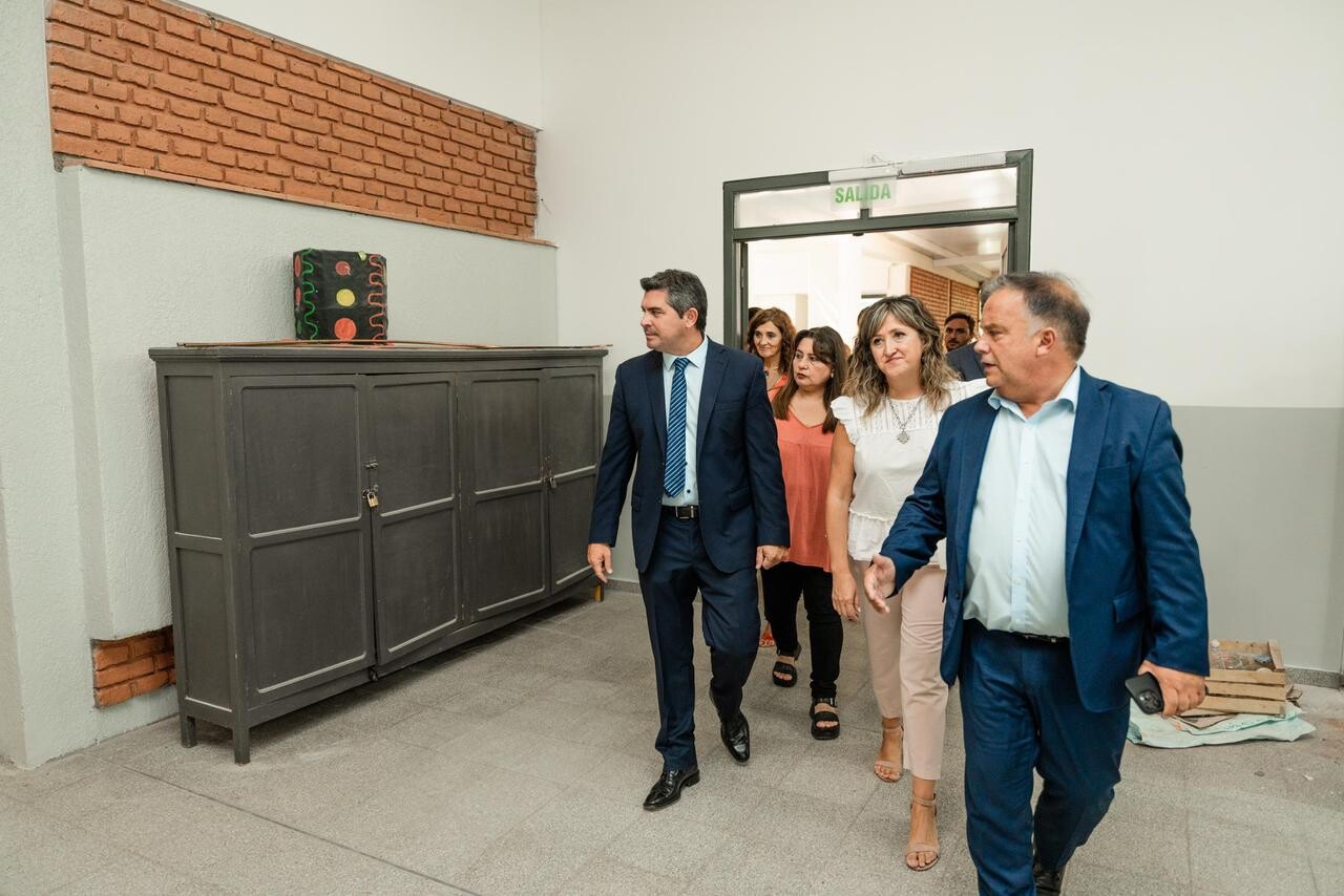 Obra de refacción en la escuela Cecilio Ávila de Rawson, fueron visitadas por el Gobernador Orrego