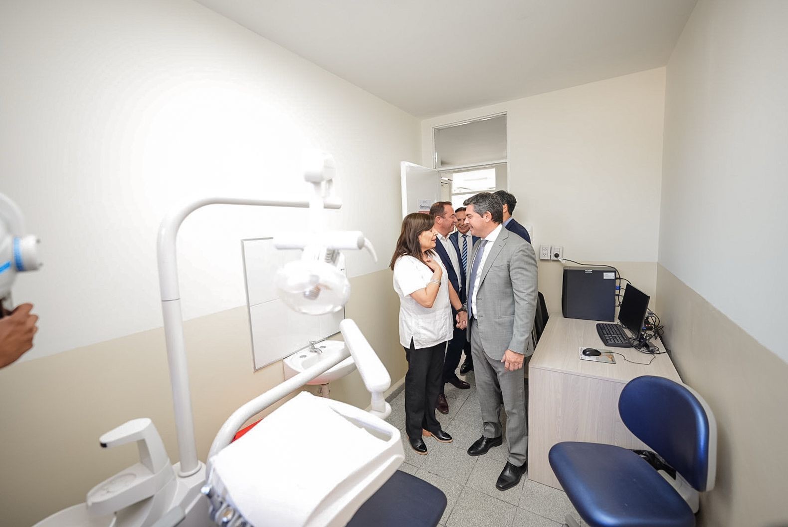 El gobernador Orrego inauguró la ampliación del Centro de Salud de Las Lomitas