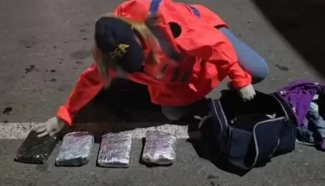 DETIENEN MUJER CON SEIS KILOS DE MARIHUANA