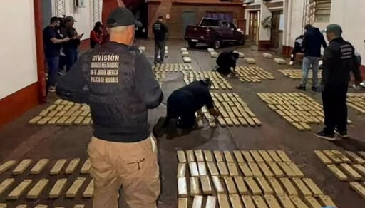 Decomisaron 750 kilos de marihuana en una camioneta: el conductor escapó y es buscado