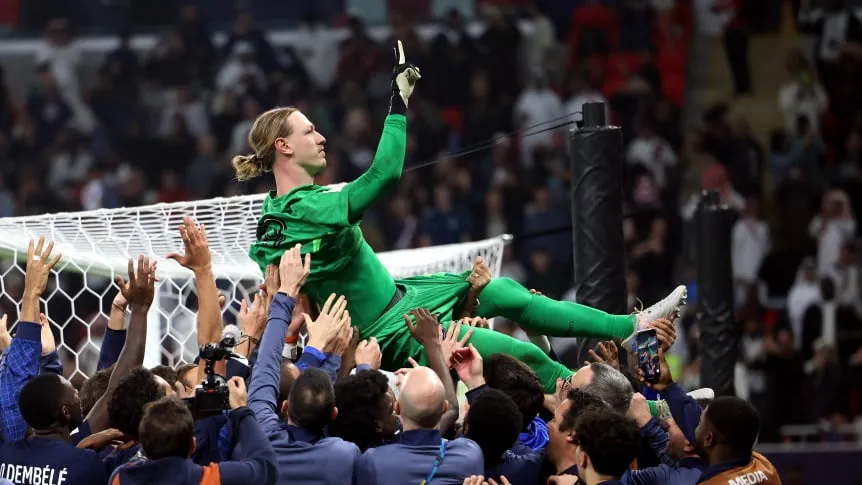 Preparación, toalla mágica, faroleo, zambullidas en el último momento: la receta de Safonov para frustrar al Flamengo en la tanda de penaltis