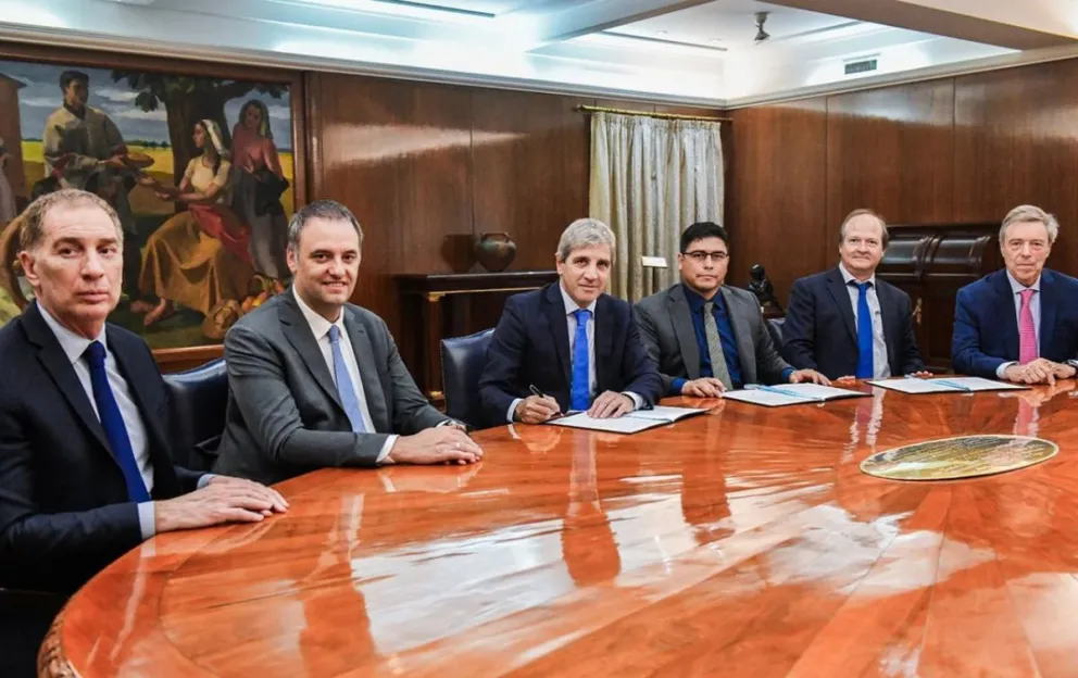 NACIÓN ENVÍA $100.000 MILLONES A SANTA CRUZ PARA PAGAR SUELDOS