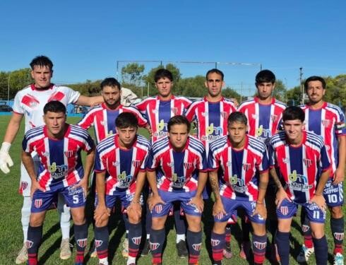 Ferro ganó en la A y se trepó a la cima en soledad