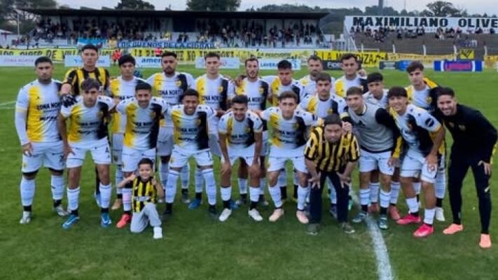 Santamarina goleó en Tandil y logró su primer triunfo en el Federal A