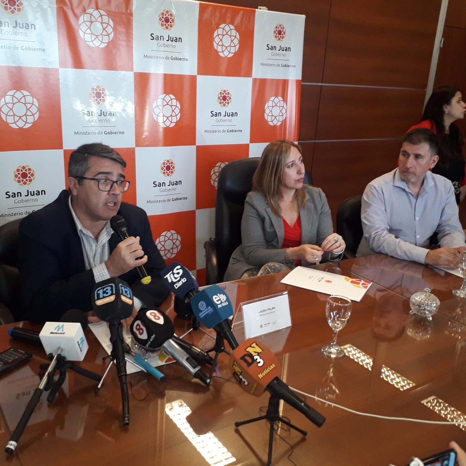El gobierno de San Juan a través de RedTulum informó que colocará colectivos especiales con boleto gratuito, que saldrán desde los cuatro puntos cardinales para que los sanjuaninos lleguen al Estadio del Bicentenario y al Velódromo Vicente Chancay para la FNS24.