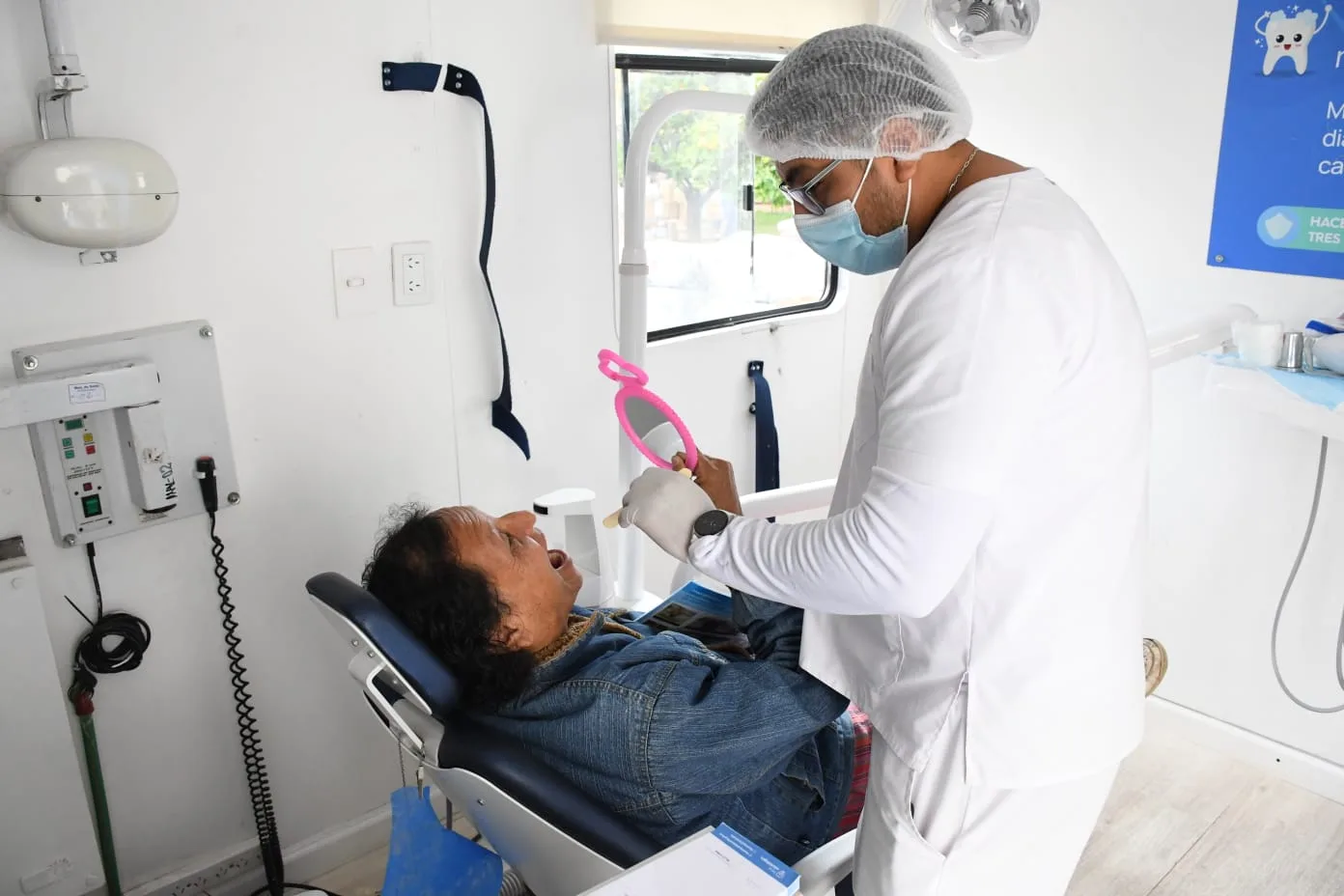 movil-odontologico-en-el-cabildo-1-jpeg.webp Municipalidad de Salta: El móvil odontológico realizó la campaña sobre la salud de las encías