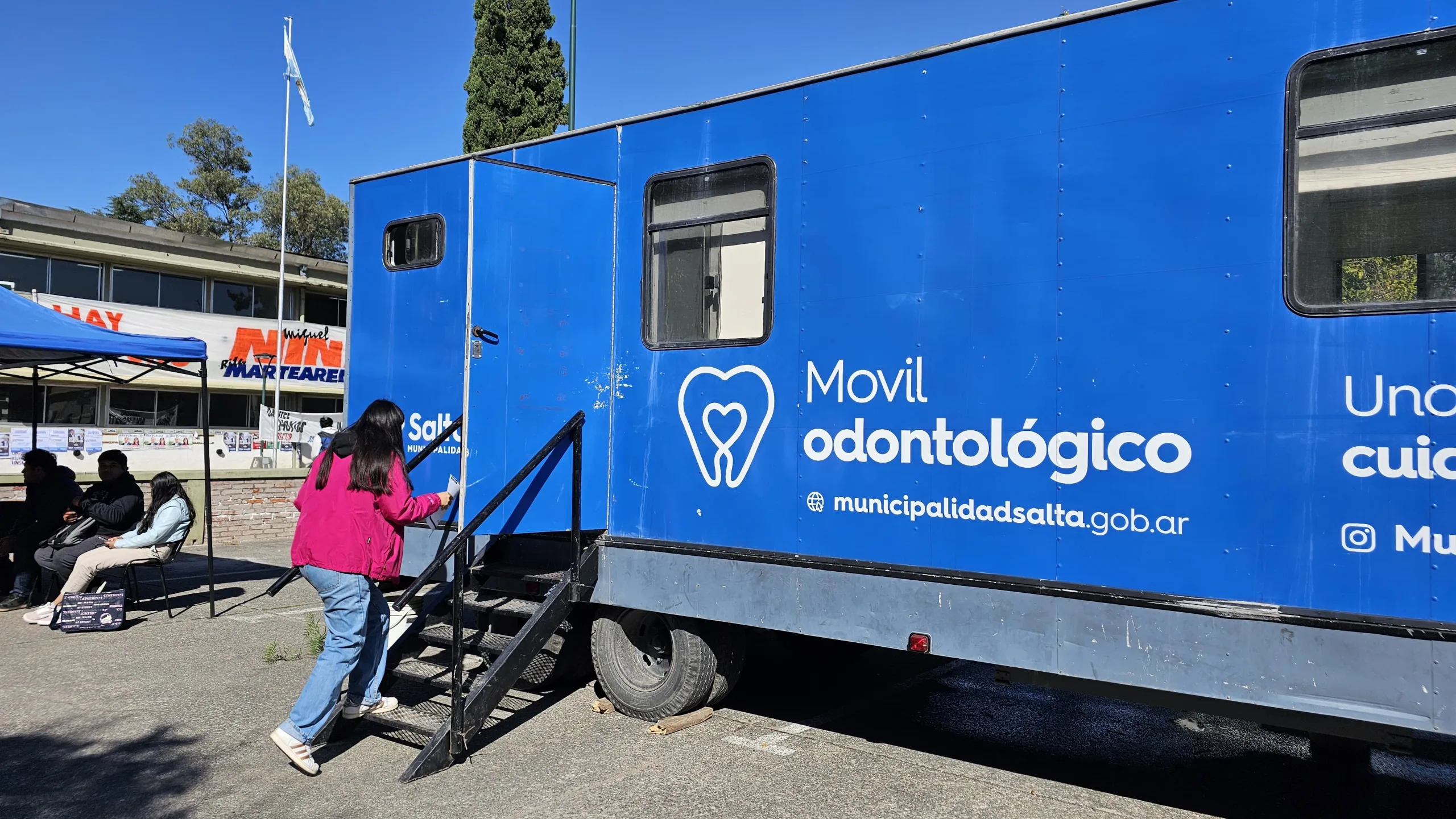 movil-odontologico-en-la-unsa-1-scaled.webp Inició a pleno la atención del Móvil Odontológico en la UNSa