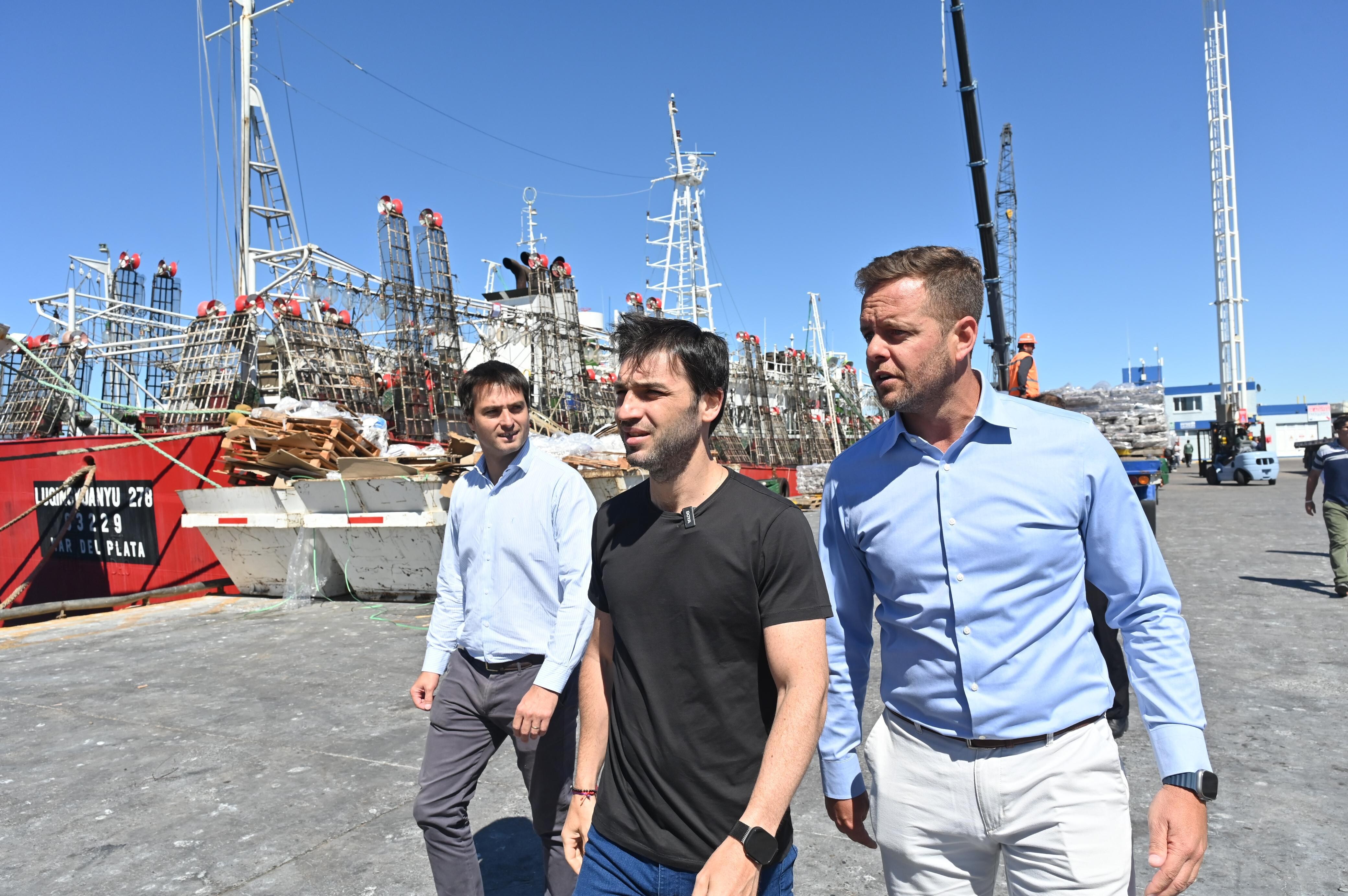 muelle3.jpg Torres recorrió el muelle Storni de Puerto Madryn y aseguró que «vamos a agregar valor a los recursos de la pesca, generando nuevos puestos de trabajo para Chubut»