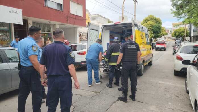 Conmoción en el centro: Una mujer cayó desde un edificio en Carlos Paz