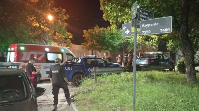mujer-policia-atrincherada-las-flores.webp SANTA FE: Grave episodio con una suboficial atrincherada — preocupación por la salud mental del personal policial