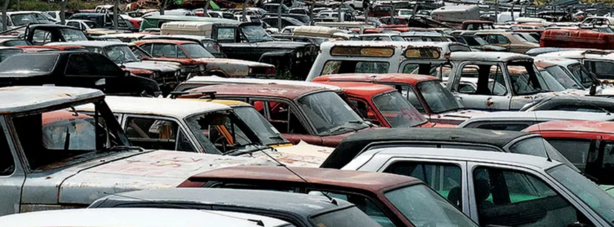 Retiran más de 130 vehículos abandonados en el barrio Industrial