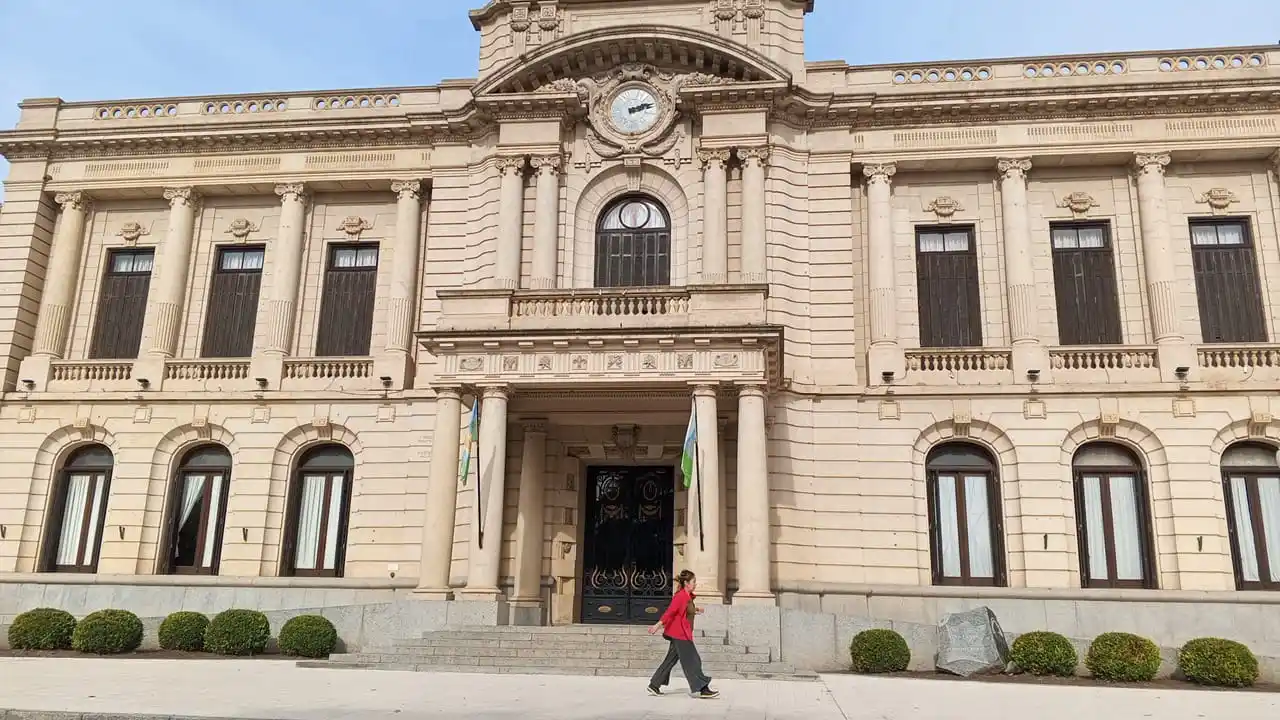 El Municipio oficializó por decreto la suspensión parcial de la ordenanza de fitosanitarios en Tandil