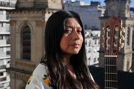 Nadia Larcher regresa con su canto al Poncho catamarqueño