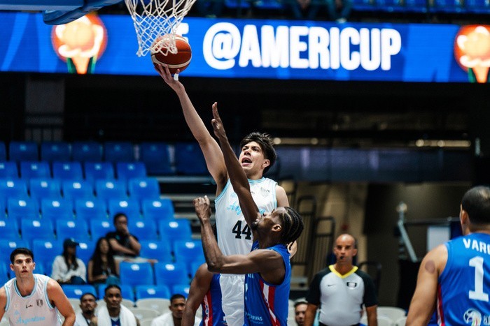 Argentina cayó por un punto ante Dominicana. Hoy se la juega ante Colombia