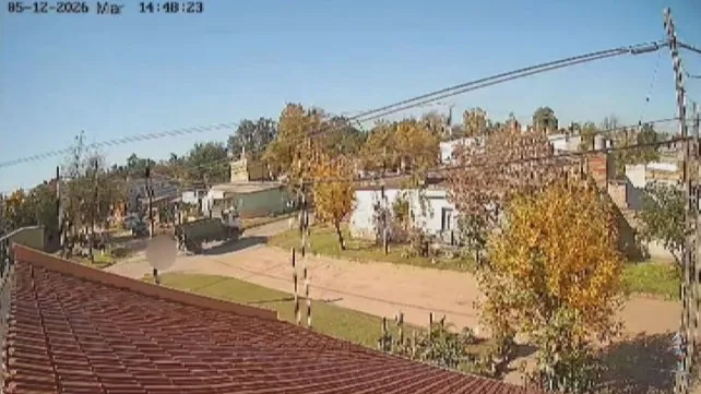 Santo Tomé: un niño cayó de un camión municipal y permanece internado en grave estado