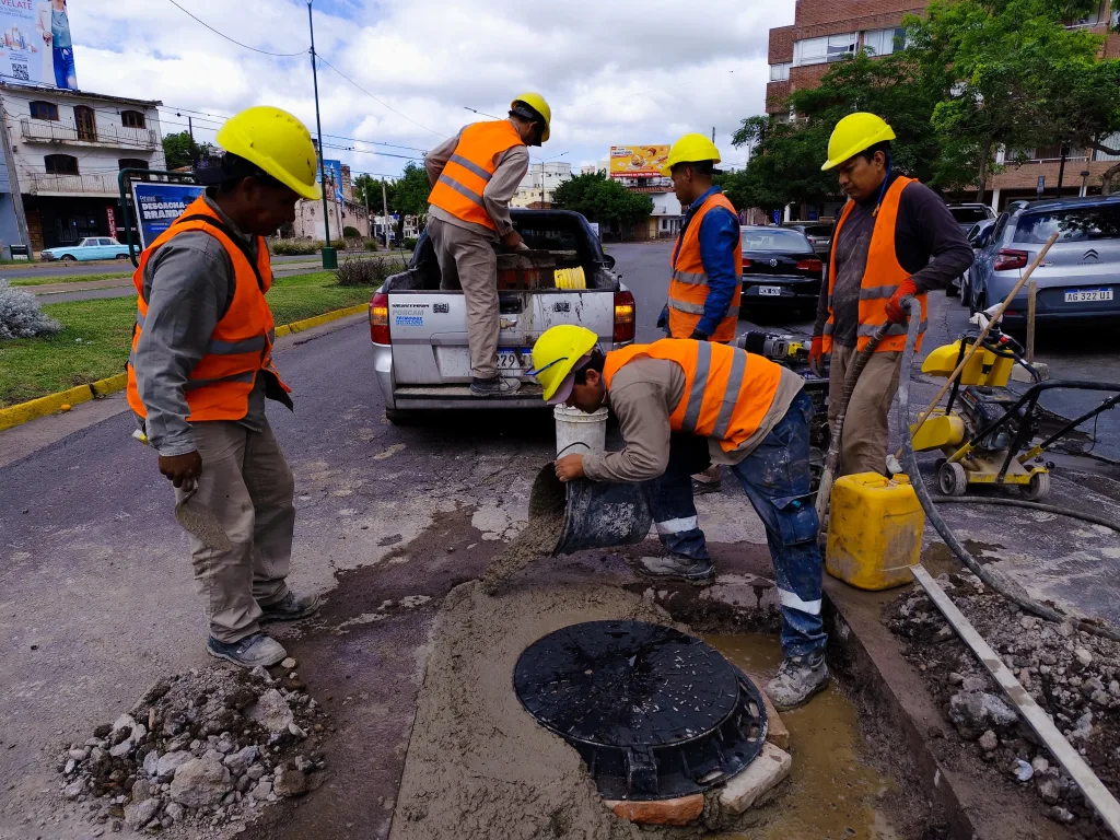 Salta: Continúa el operativo de nivelación de bocas de registro