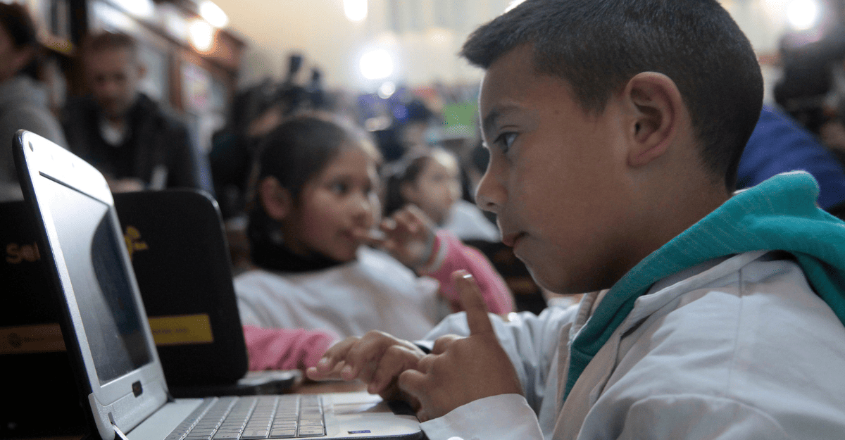 San Juan entregará 25.000 computadoras a estudiantes de 5° y 6° grado