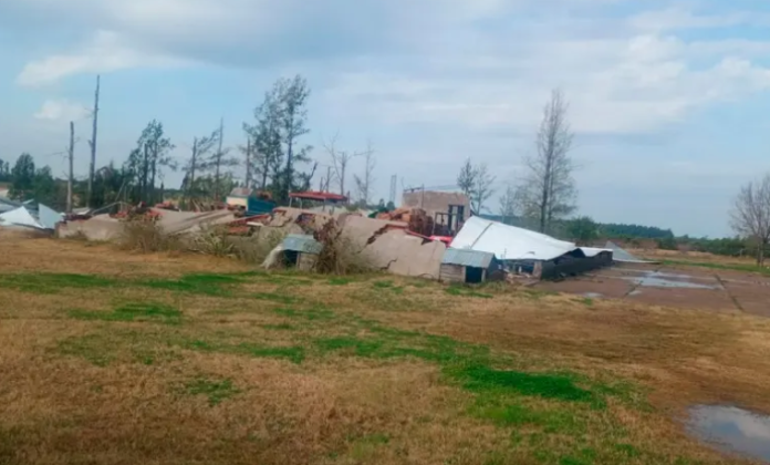 Aseguran que el temporal dejó 35 casas sin techo en localidad entrerriana y reclaman mayor asistencia.