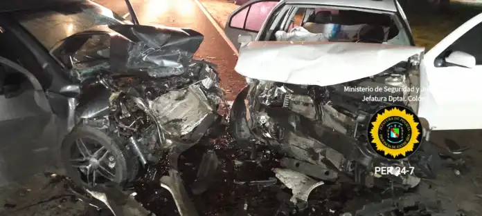 Colón: Cinco personas resultaron heridas tras un choque entre dos autos en la Ruta 135.