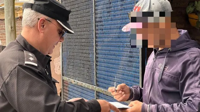 Continúan las intimaciones del gobierno a padres por el costo operativo de las amenazas en las escuelas