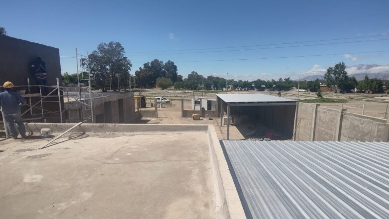 Las obras de cuatro edificios policiales avanzan a buen ritmo en cuatro departamentos de la provincia.