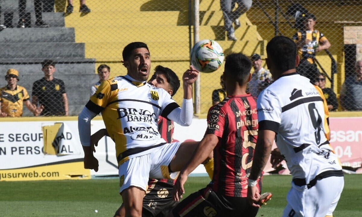 Douglas ganó en Bahía Blanca y selló el pasaporte a las semifinales del federal A.