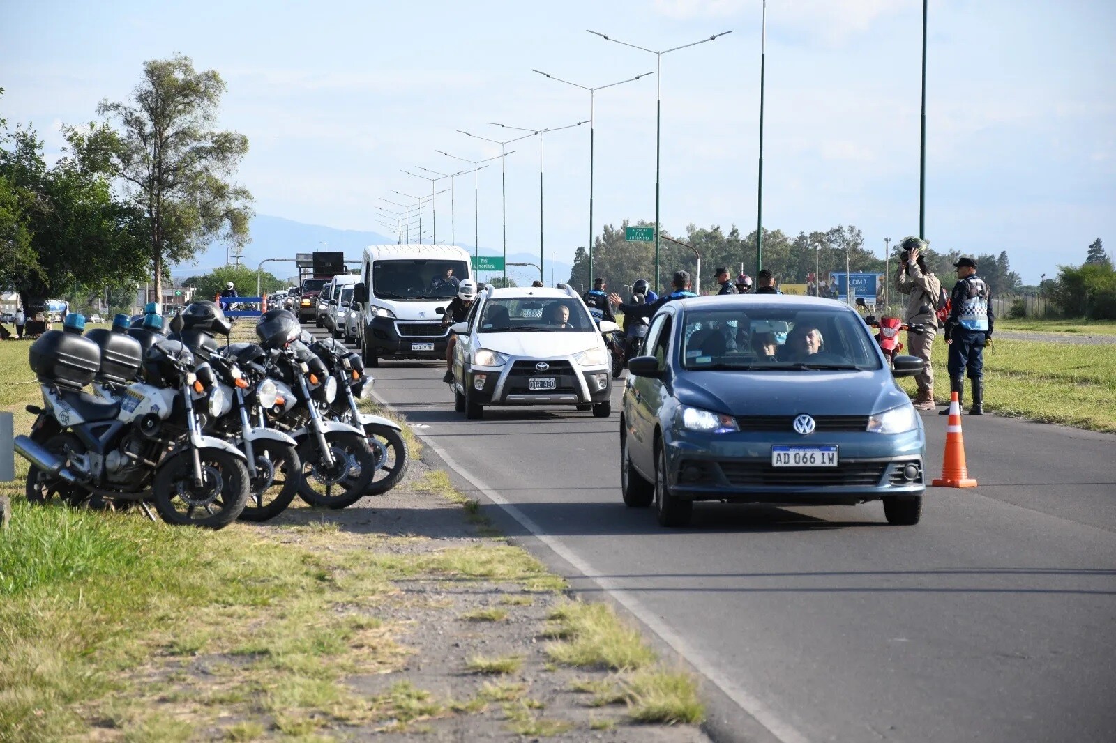 operativo-vial-transito-control-1.jpg Controles de alcoholemia por las fiestas de fin de año: la figura del conductor alternativo ya no está permitida
