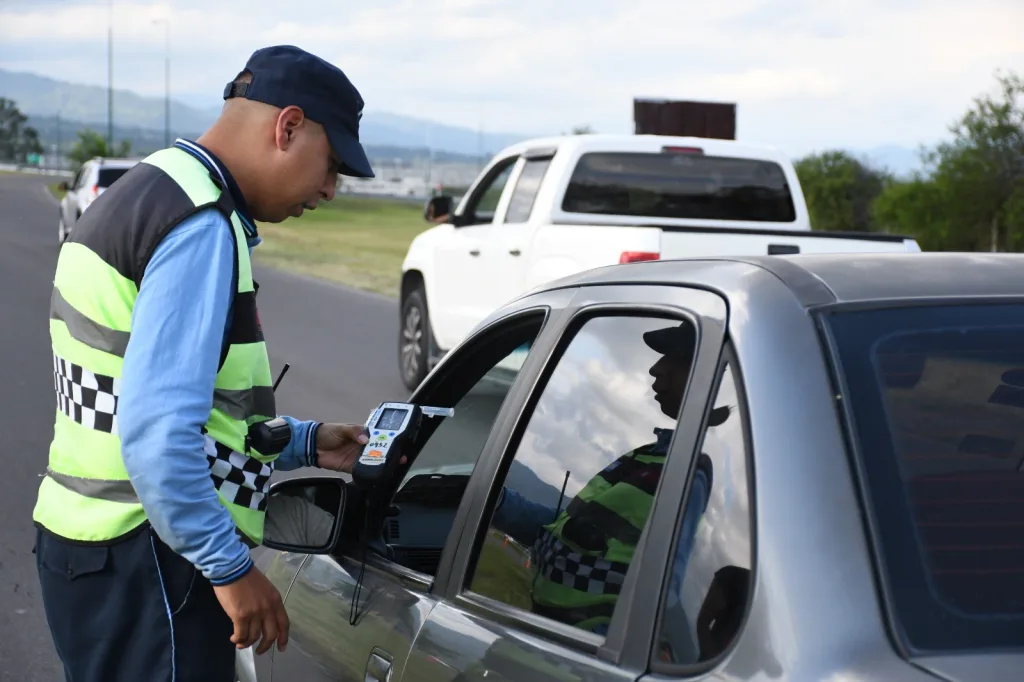 operativo-vial-transito-control-2-1024x682.webp La Municipalidad de Salta refuerza los controles de tránsito previo a las fiestas