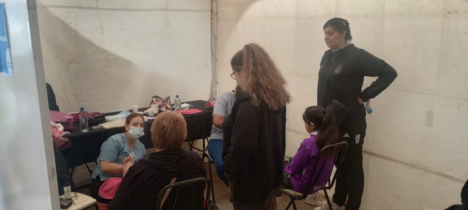 POCITO: antes las lluvias personal municipal asistió a 35 familias de Carpintería, 48 en Villa Aberastain y 70 en Zona Norte