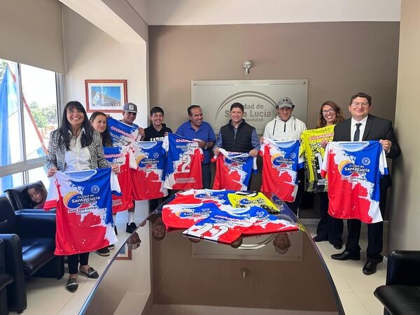 SANTA LUCÍA: el Club Chaparro con nueva indumentaria