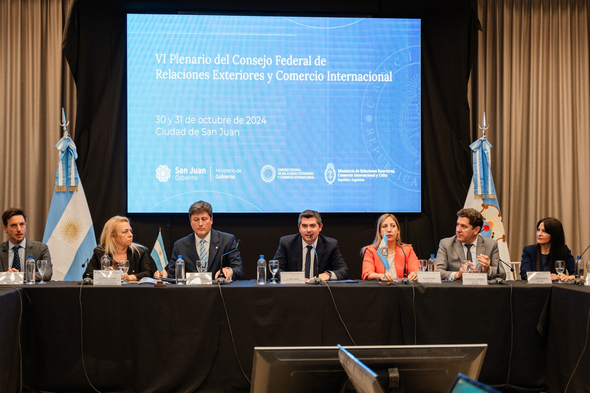 El gobernador Orrego presenció la apertura del VI Plenario del Consejo Federal de Relaciones Exteriores y Comercio Internacional
