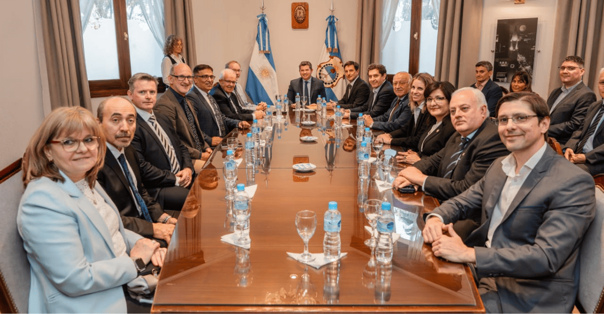 San Juan y Australia sellan alianza histórica para la formación minera San Juan y Australia sellan alianza histórica para la formación minera