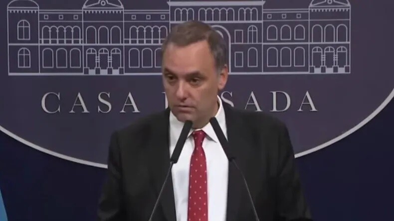 p5.jpg Declararon las dos policías prestamistas de Manuel Adorni: les debe u$s70 mil más intereses y tiene que pagar antes de noviembre