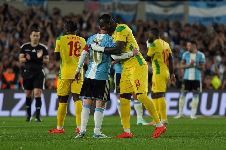 pSVHOS1t9_720x0__1.jpg Argentina goleó a Benín en una despedida a todas luces para Messi